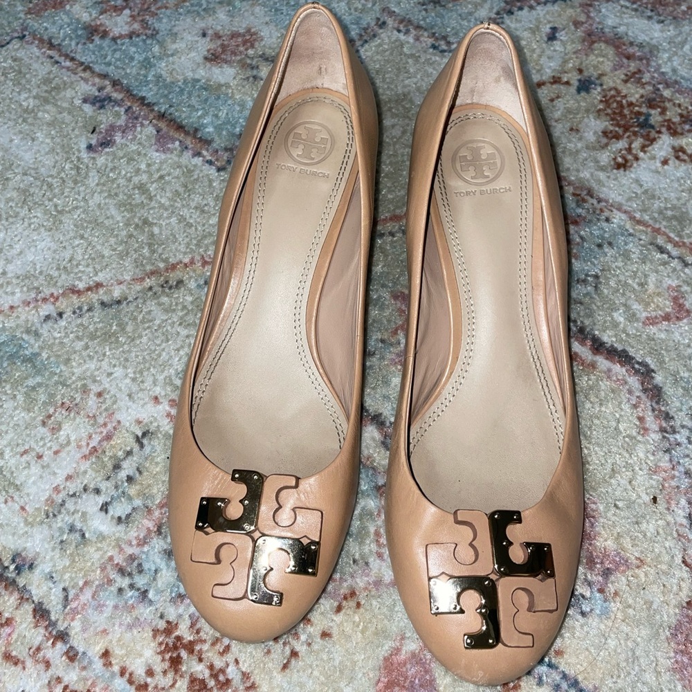Tory Burch brown leather Everly block pumps